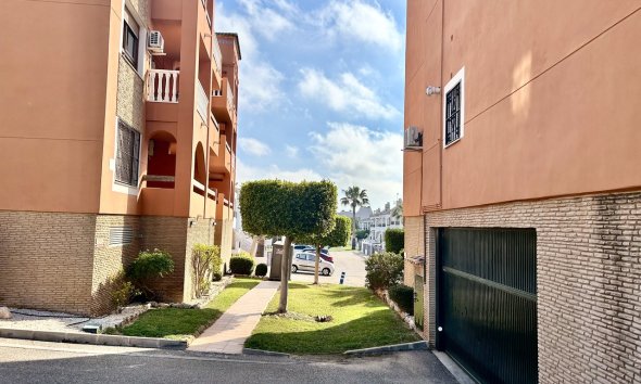 Resale - Apartment - Orihuela Costa - Villamartin