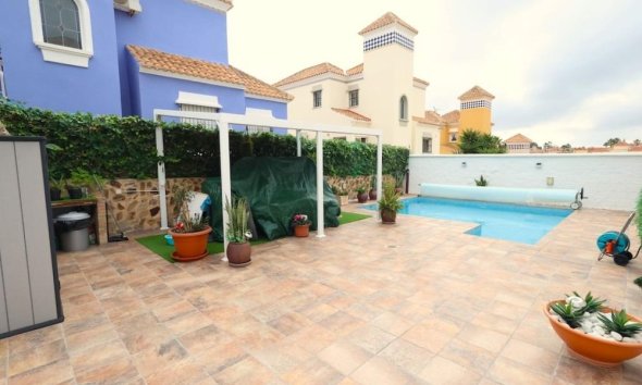 Reventa - Villa - San Miguel de Salinas - Las filipinas