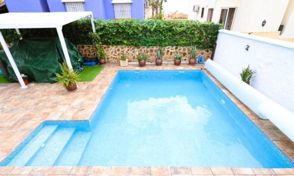 Reventa - Villa - San Miguel de Salinas - Las filipinas