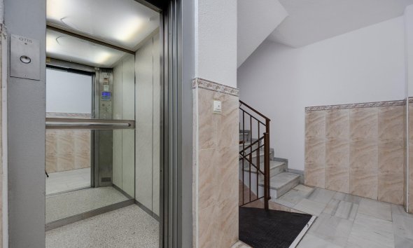 Resale - Apartment - Torrevieja - Playa del cura