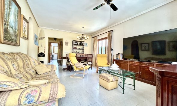 Resale - Villa - Orihuela Costa - La Zenia