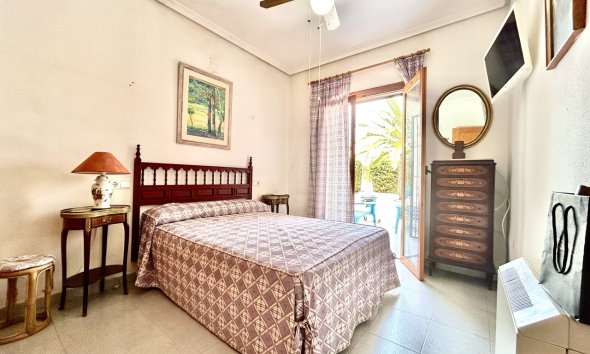 Resale - Villa - Orihuela Costa - La Zenia