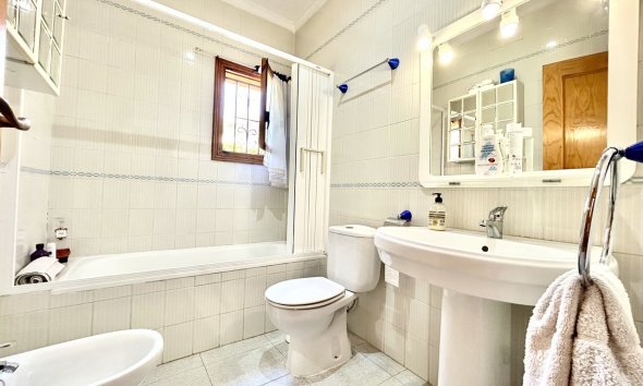 Resale - Villa - Orihuela Costa - La Zenia
