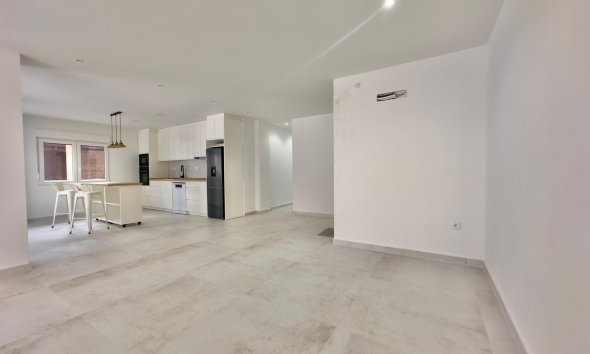 Resale - Apartment - Torrevieja - Acequion