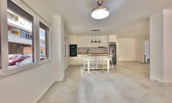 Resale - Apartment - Torrevieja - Acequion
