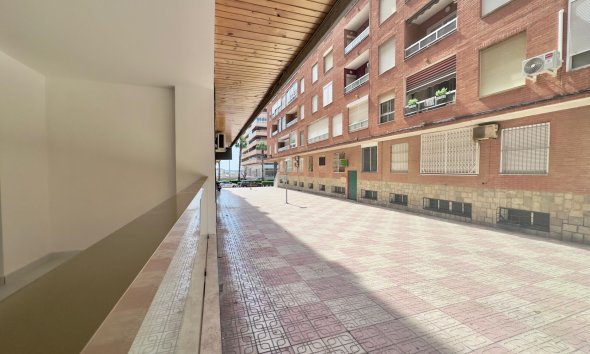 Resale - Apartment - Torrevieja - Acequion