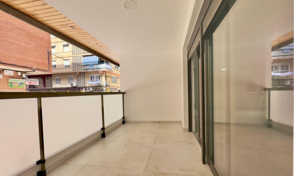 Resale - Apartment - Torrevieja - Acequion