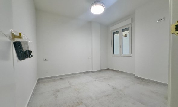 Resale - Apartment - Torrevieja - Acequion