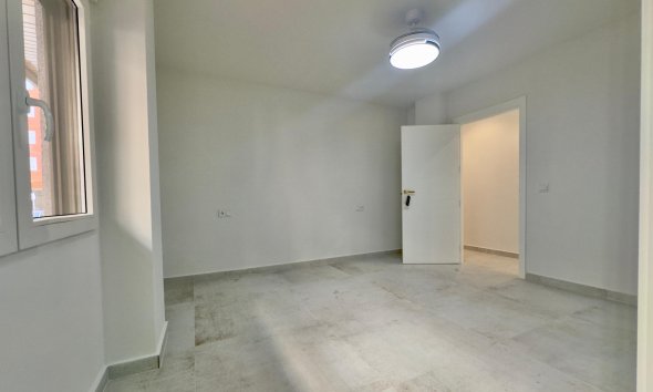 Resale - Apartment - Torrevieja - Acequion
