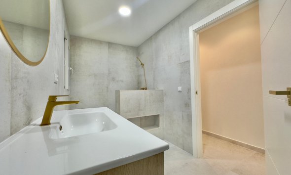 Resale - Apartment - Torrevieja - Acequion
