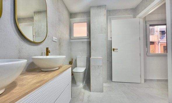 Resale - Apartment - Torrevieja - Acequion