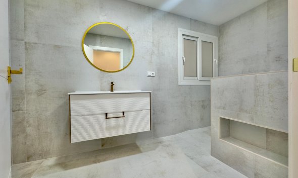 Resale - Apartment - Torrevieja - Acequion