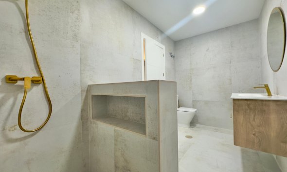 Resale - Apartment - Torrevieja - Acequion