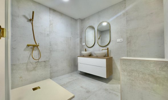 Resale - Apartment - Torrevieja - Acequion