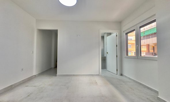 Resale - Apartment - Torrevieja - Acequion
