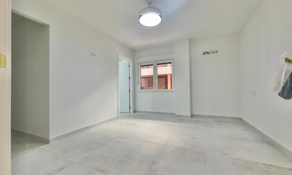 Resale - Apartment - Torrevieja - Acequion