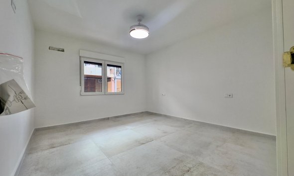 Resale - Apartment - Torrevieja - Acequion