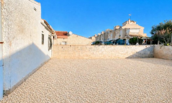 Resale - Villa - Torrevieja - Aguas Nuevas