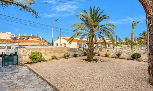 Resale - Villa - Torrevieja - Aguas Nuevas
