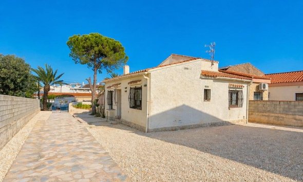 Resale - Villa - Torrevieja - Aguas Nuevas