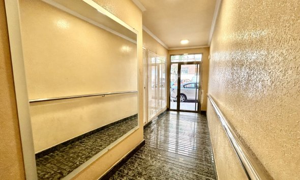 Resale - Apartment - ﻿Torrevieja (Alicante) - Torrevieja