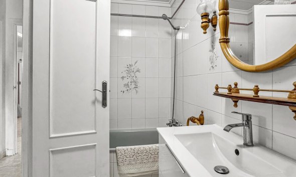 Resale - Apartment - Torrevieja - Playa de los Locos