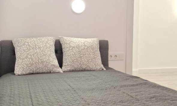 Resale - Apartment - Torrevieja - Playa Acequion