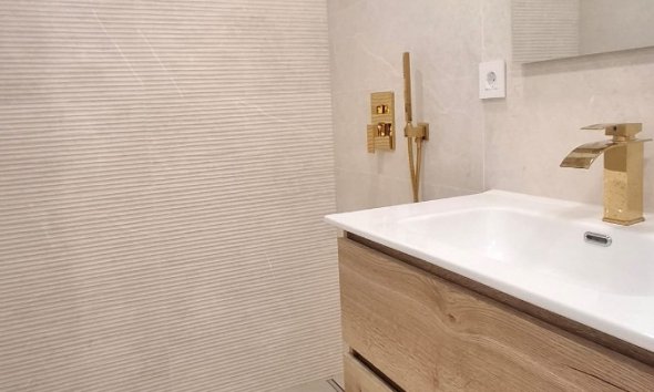 Resale - Apartment - Torrevieja - Playa Acequion