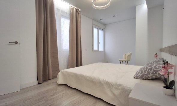 Resale - Apartment - Torrevieja - Playa Acequion