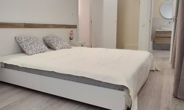Resale - Apartment - Torrevieja - Playa Acequion