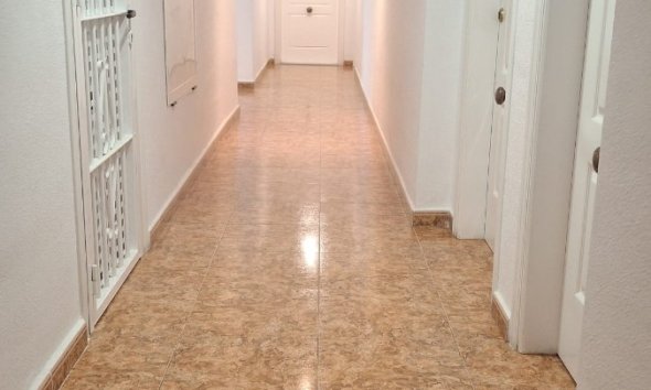 Resale - Apartment - Torrevieja - Playa de la mata