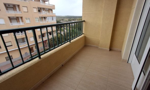 Resale - Apartment - Torrevieja - Playa de la mata