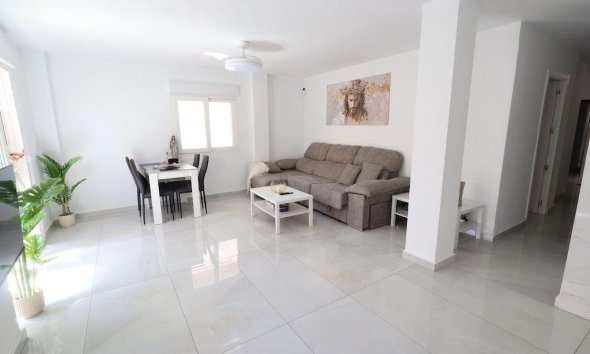 Resale - Apartment - Torrevieja - Acequion