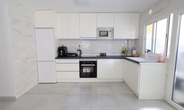 Resale - Apartment - Torrevieja - Acequion