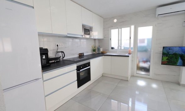 Resale - Apartment - Torrevieja - Acequion