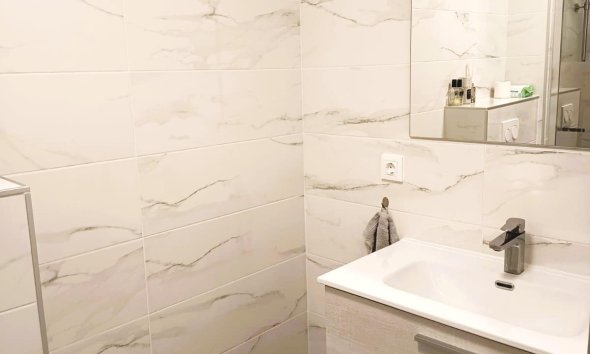 Resale - Apartment - Torrevieja - Acequion