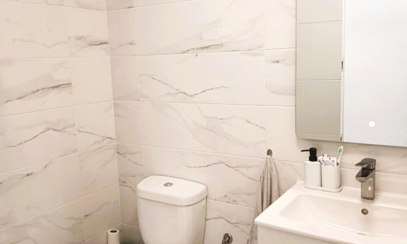 Resale - Apartment - Torrevieja - Acequion