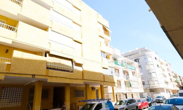 Resale - Apartment - Torrevieja - Acequion