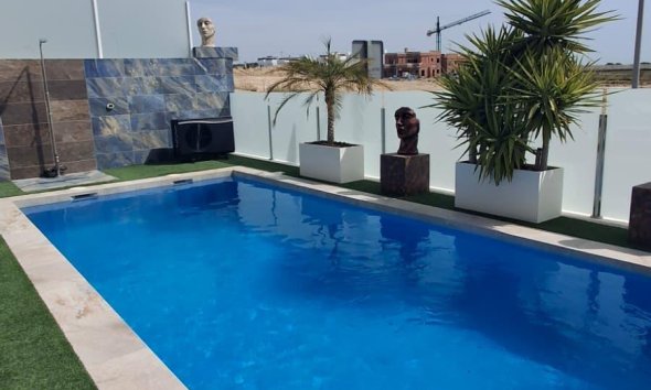 Resale - Terraced house / Townhouse - Orihuela - Desamparados-Hurchillo-Torremendo