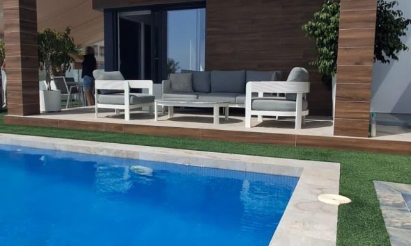 Resale - Terraced house / Townhouse - Orihuela - Desamparados-Hurchillo-Torremendo