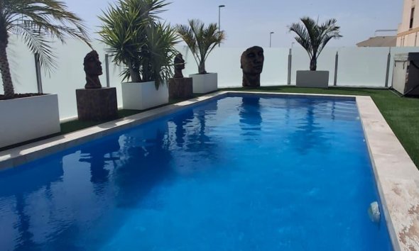 Resale - Terraced house / Townhouse - Orihuela - Desamparados-Hurchillo-Torremendo
