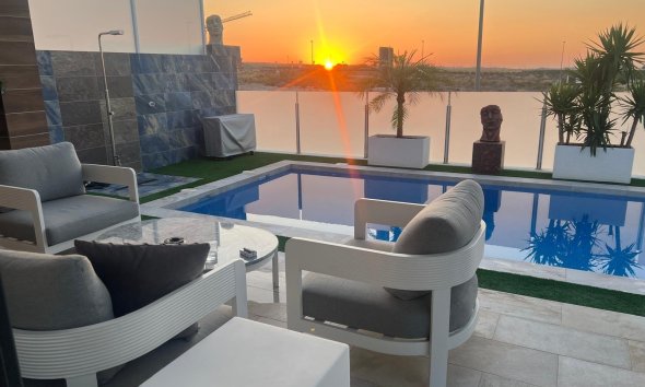 Resale - Terraced house / Townhouse - Orihuela - Desamparados-Hurchillo-Torremendo