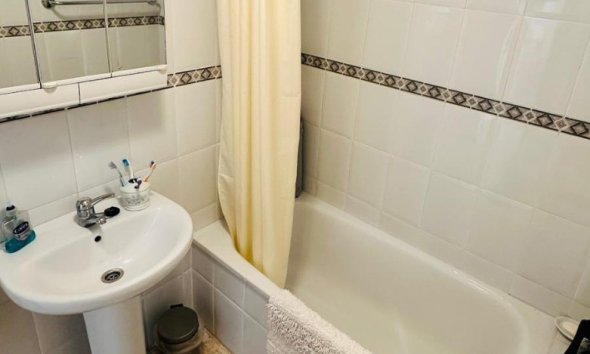 Reventa - Apartamento - Torrevieja - Urbanización San Luis