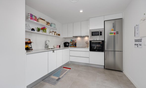 Resale - Apartment - Orihuela Costa - Campoamor
