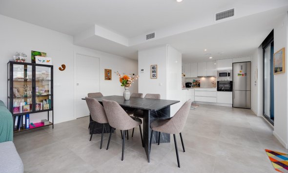 Resale - Apartment - Orihuela Costa - Campoamor