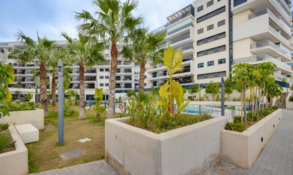 Resale - Apartment - Orihuela Costa - Campoamor