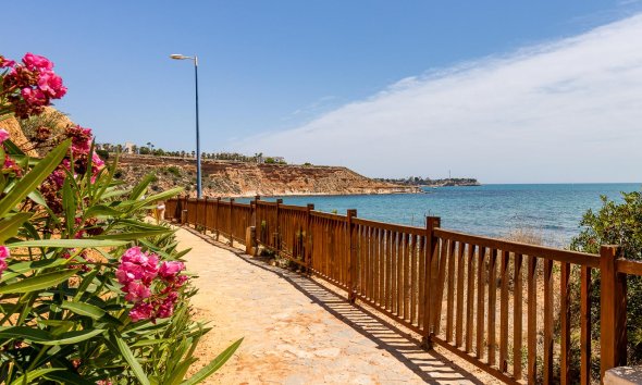Resale - Apartment - Orihuela Costa - Campoamor