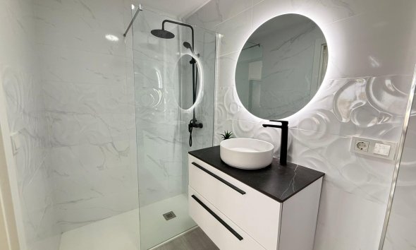 Resale - Apartment - Torrevieja - Playa de los Naufragos