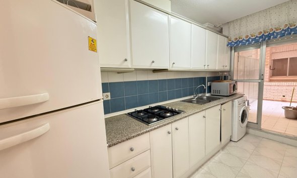 Resale - Apartment - Torrevieja - Playa del cura