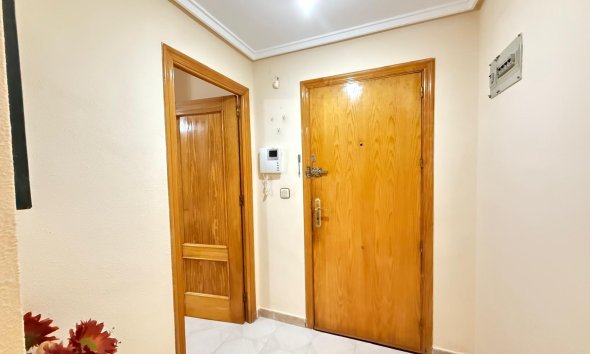 Resale - Apartment - Torrevieja - Playa del cura